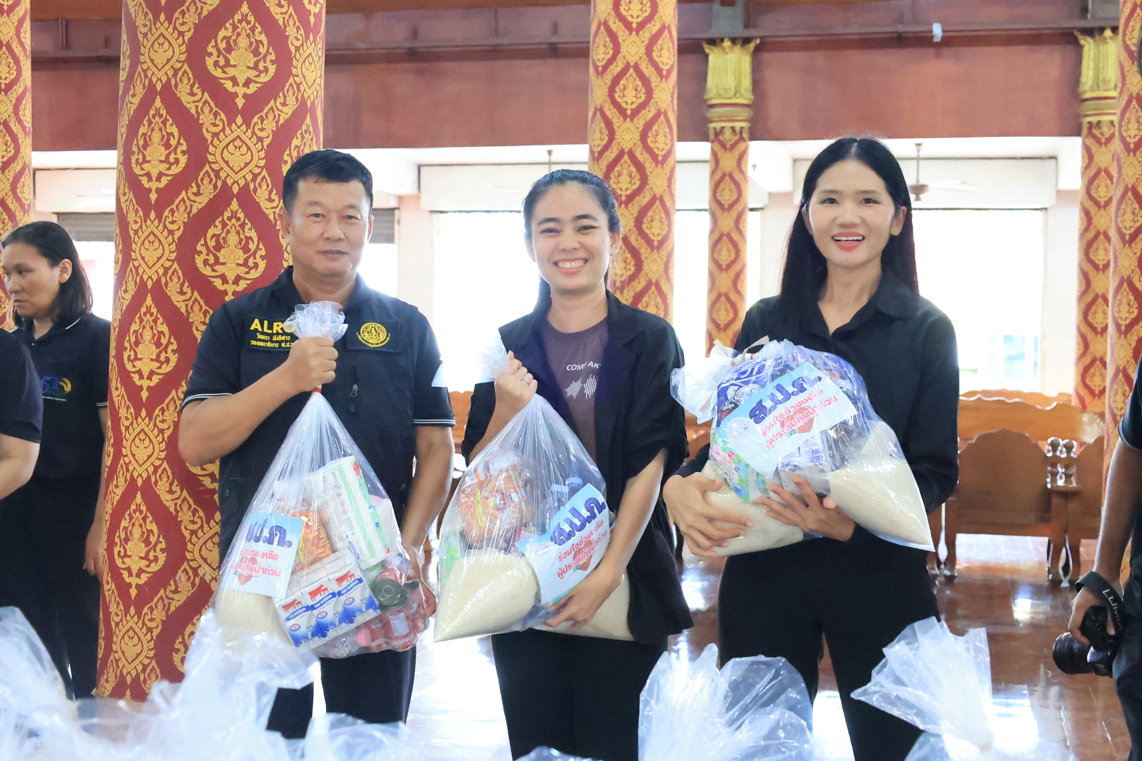 title - ส.ป.ก. ติดตามรมช.เกษตรฯ ช่วยเหลือพี่น้องผู้ประสบอุทกภัย ในเขตจังหวัดปทุมธานี